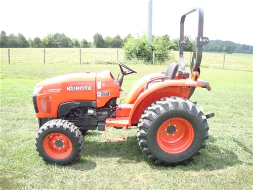 Kubota L3200 Compact Tractor fuel tank capacity