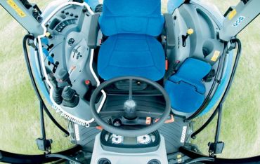New_Holland_T5.115_Electro_Command_cabin